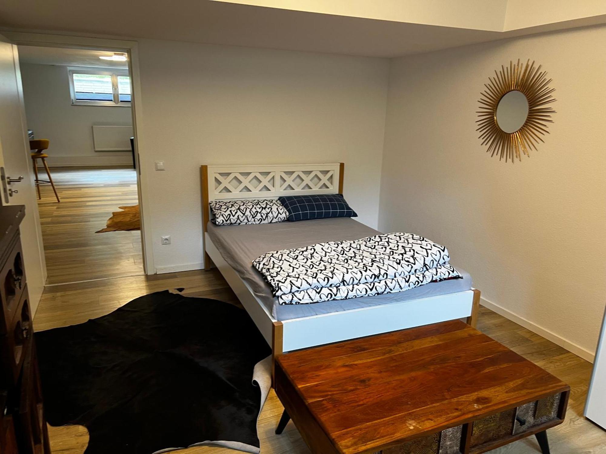 Apartment Geraeumige Auch Familienfreundlich Bis 4 Personen Köln