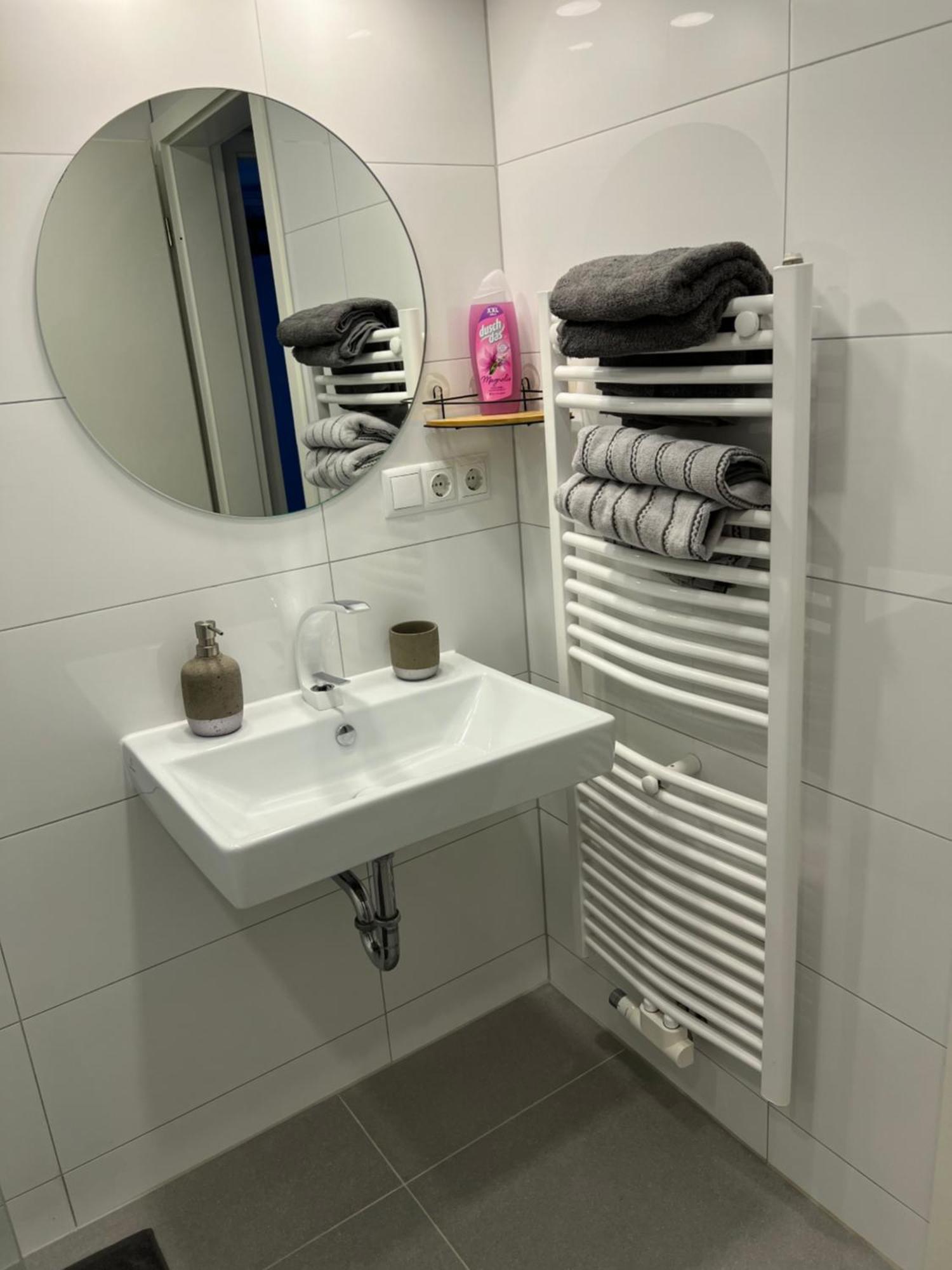 Geraeumige Auch Familienfreundlich Bis 4 Personen Apartment Köln