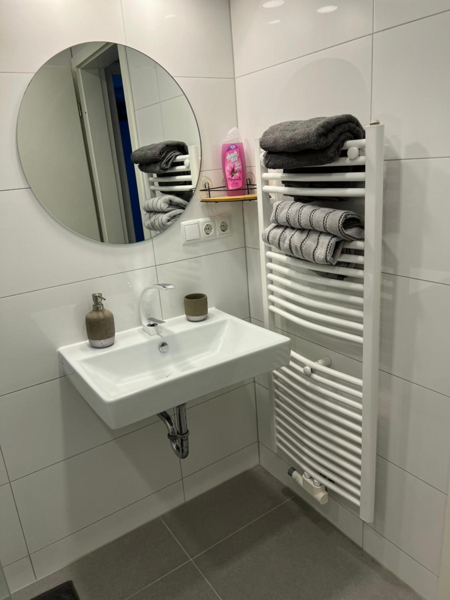 Geraeumige Auch Familienfreundlich Bis 4 Personen Apartment Köln